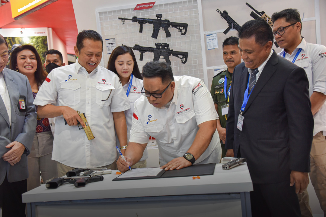 Pindad Tandatangani Berbagai MoU Strategis pada Gelaran Indo Defence 2022